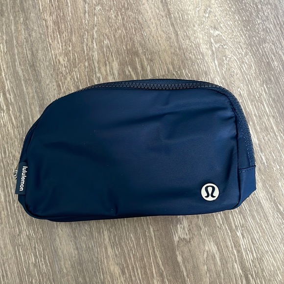 lululemon athletica Handbags - everywhere belt bag true navy